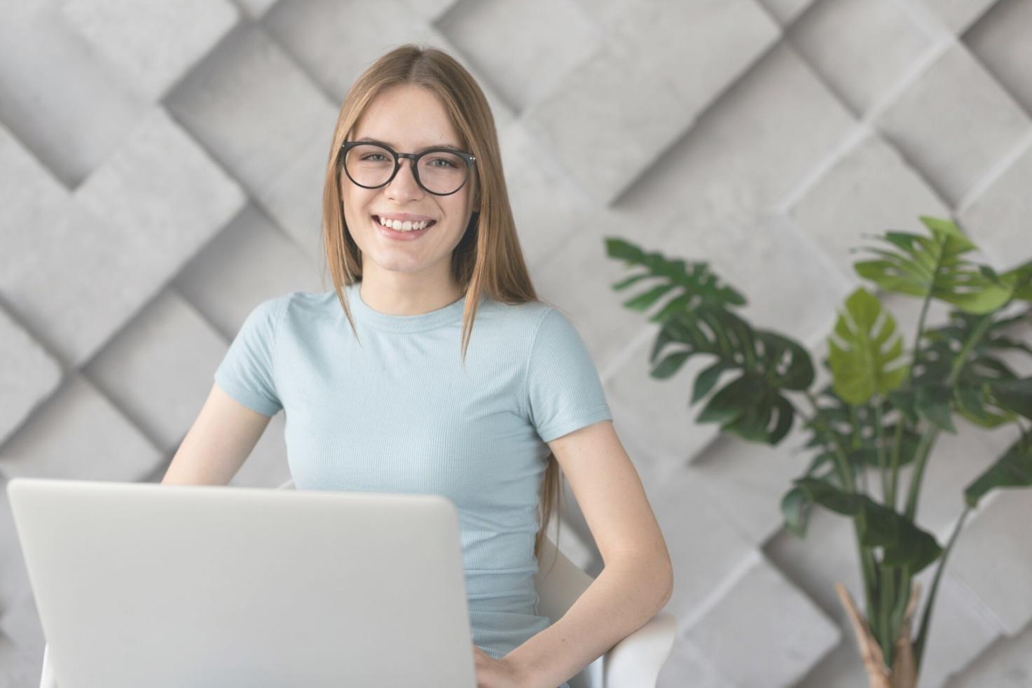 Gráficos financieros y análisis de tendencias en dashboard profesional