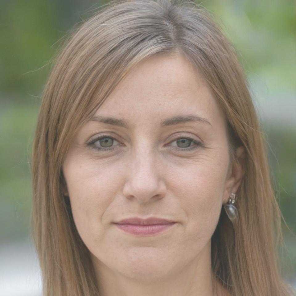 Retrato profesional de Núria Kelemen, experta en valoraciones corporativas